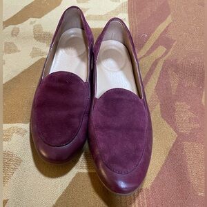 Like new Dansko Merlot colored loafer.